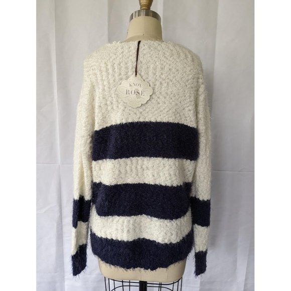 Women's Knox Rose V Neck Eyelash Sweater Size Medium White Blue Stripe Boho NEW - Picture 3 of 4